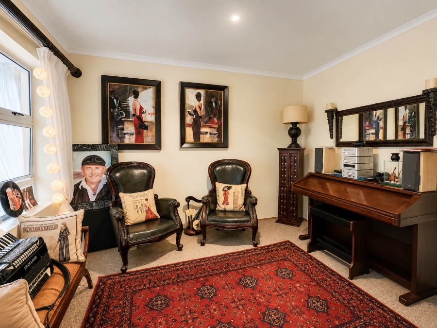5 Bedroom Property for Sale in Wavecrest Eastern Cape
